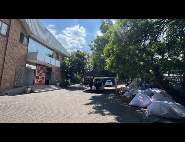 1,000M² WAREHOUSE FOR SALE IN EASTGATE